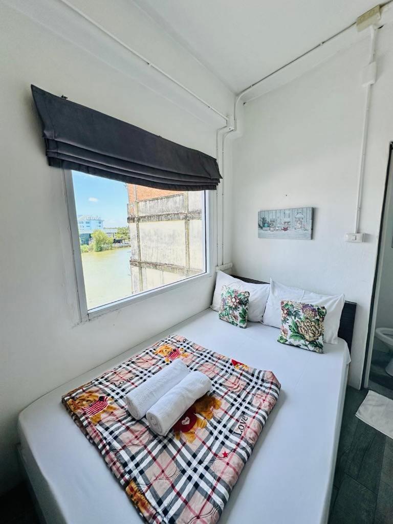 The Port Hostel Surat Thani Luaran gambar