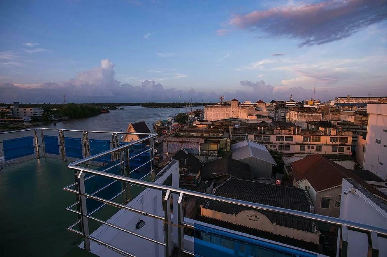 The Port Hostel Surat Thani Luaran gambar